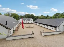 11 Bedroom Cozy Home In Gørding