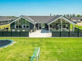 8 Bedroom Cozy Home In Nørre Nebel
