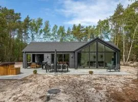 4 Bedroom Lovely Home In Nexø