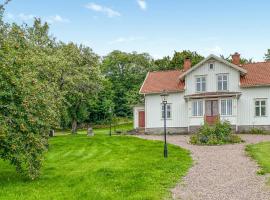4 Bedroom Stunning Home In Ödeshög，位于Ödeshög的酒店