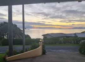 By the Sea 3 bedroom Apartment with ocean views