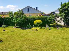 Cozy Home In Simrishamn With Wifi，位于锡姆里斯港的酒店