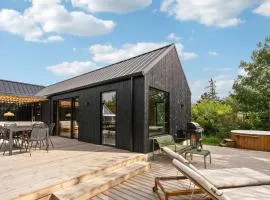 3 Bedroom Stunning Home In Juelsminde
