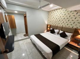 Hotel Moon Light Isanpur Ahmedabad，位于Bātwa的酒店