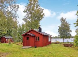 Awesome Home In Älmhult With Lake View，位于Häradsbäck的酒店