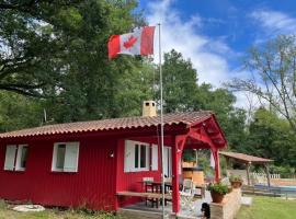 Le chalet Canadien，位于Saint-Laurent-des-Hommes的酒店