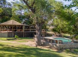 Elephant Valley Lodge，位于Lesoma的豪华帐篷营地