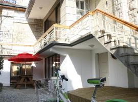 Birdsnest Hostel Hongdae Foreigner only，位于首尔的酒店