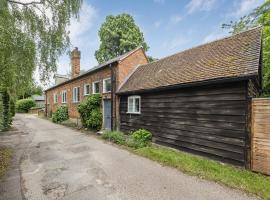 Old Coach House with woodburner close to Oxford，位于阿宾登的酒店