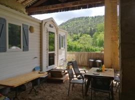 Mobilhome Ferme équestre La Mouillère，位于沙拉布尔的酒店