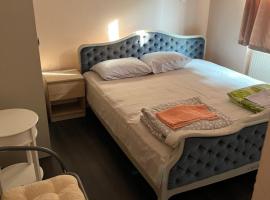Jack coffee hostel 8，位于斯雷姆斯基卡尔洛夫奇的酒店
