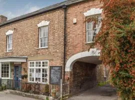 Wards Court 2 - Uk41275