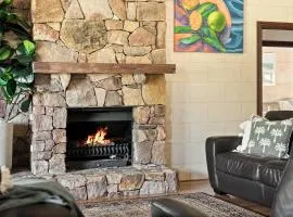 Carinya Cove - swimming pool, pet friendly, fireplace