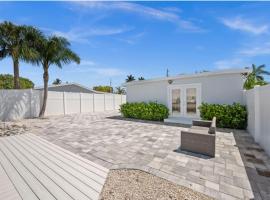 Charming 2BD Waterfront Home in Naples