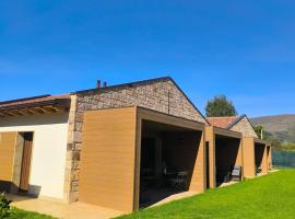 Las Casitas de Cueva，位于Cueva的带停车场的酒店