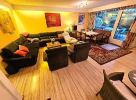 Winterberg Appartement 6 Pers am Skilift größten Skigebiets, ruhige Garten im Wald, gemütlichen Après-Ski-Cafés Restaurants zu Fuß erreichbar, Parkplatz, Schwimmbad, Sauna, Relaxraum, Buchbaren Massages Wellness Der Brabander, Darts Tischtennis-Fußball