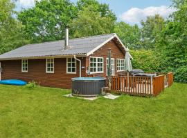 Amazing Home In Thyholm With Wifi，位于蒂霍尔姆的酒店