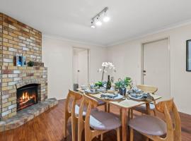 Peaceful 4BR at Sunnybank CBD with 2Parking Yard and Mall，位于布里斯班的酒店