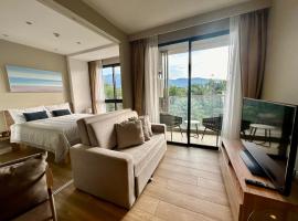 Cozy apartment with a Resort Facilities in Bangtao，位于邦涛海滩的酒店