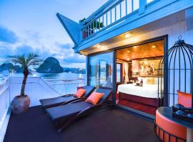 Hera Boutique Cruise Ha Long Bay，位于下龙湾的船屋