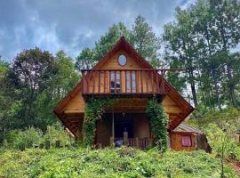 Cabaña en el bosque y cerca al río Starlink，位于San Mateo Río Hondo的酒店