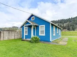 Cozy NorCal Cottage 2 Mi to Redwoods and Beaches!