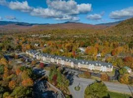 2 Story Townhome ,Pool, Hot Tub, Shuttle, Sleep 10