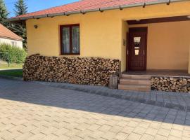 Villa Negra Vend&eacute;gh&aacute;z，位于保拉德绍什瓦尔的木屋