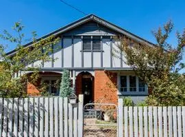 Fitzroy House - Federation charm near town centre