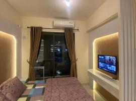 Apartment Skyhouse Bsd By Hallowens Apartment，位于萨姆波罗的酒店