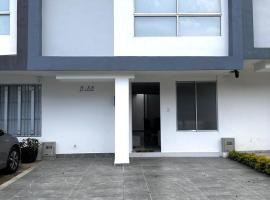 Vivienda acogedora con vista espectacular，位于库库塔的别墅