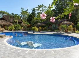 Hotel Suizo Loco Lodge & Resort，位于卡维塔的酒店