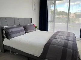 Totara Vale, Free Coffee, parking and wifi, near Glenfield Mall and highway 18,1