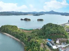 Taean Napoli Pension