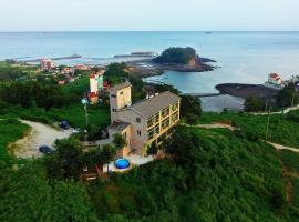 Buan Haeneomii Chukjae Pension，位于扶安的酒店