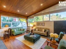 StayVista at Nook - Elysium Estate 2 BR Cottage with Hill View, Lawn