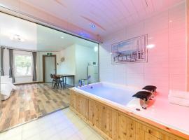 Gapyeong Ohneulharu Spa Pension Pet friendly，位于加平的酒店