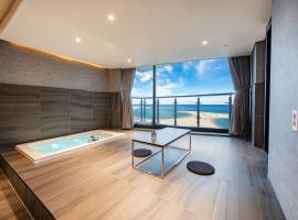 Soakcho Pool View Spa Pool Villa，位于束草市的酒店