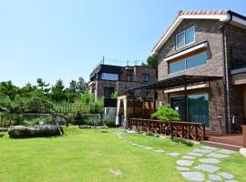 Goseung Luceluna Pension，位于固城的酒店
