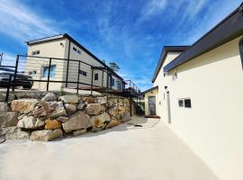 Goseong Sunny Hill Pension，位于固城的酒店