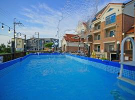 Byeonsanbando The Forest Pension，位于扶安的酒店