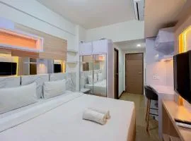 Warm and Simply Studio Room Vida View Makassar Apartment By Travelio