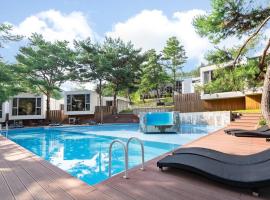 You are Suite Pool Villa，位于原州市的酒店