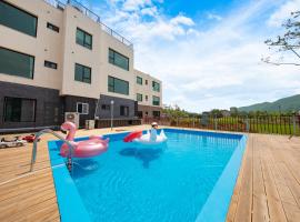 Namiseom 2020 Spa Poolvilla，位于春川的酒店