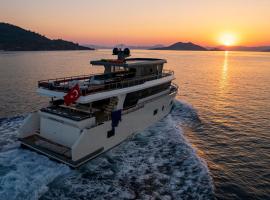Explorer Yacht，位于费特希耶的酒店