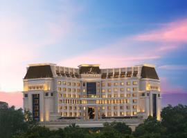 The Leela Hyderabad Banjara Hills，位于海得拉巴的带泳池的酒店