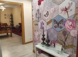 apartamento de tres dormitorios con garaje y todos los servicios cerca