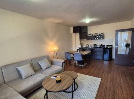 Apartment Melania in Complex Royal Towers，位于班斯科的海滩酒店