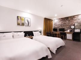 XYM Hotel Mundeok，位于浦项的酒店