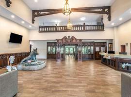 Riverview Inn & Suites, Ascend Hotel Collection，位于罗克福德的酒店
